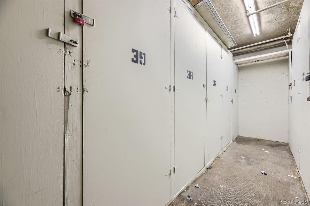 Storage Units - 1050 N Corona St