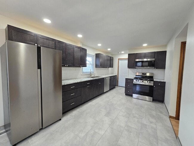 Building Photo - 7230 Beech Ave