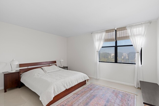 Building Photo - 825 Egret Cir