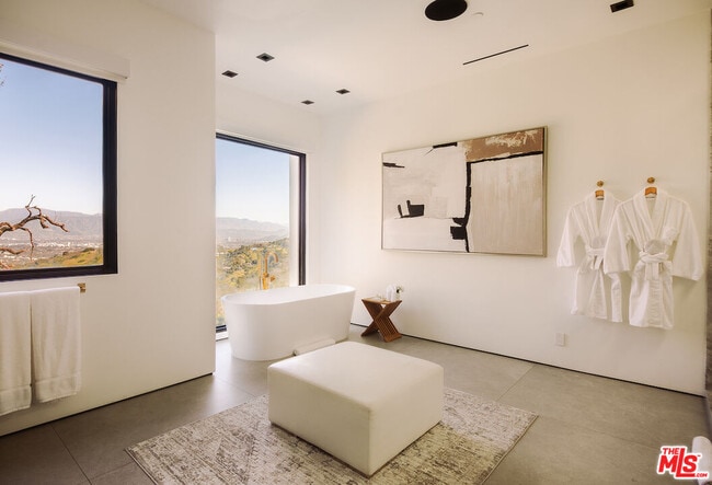 Building Photo - 13331 Mulholland Dr