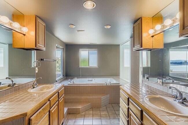 Building Photo - Laurelhurst View Home