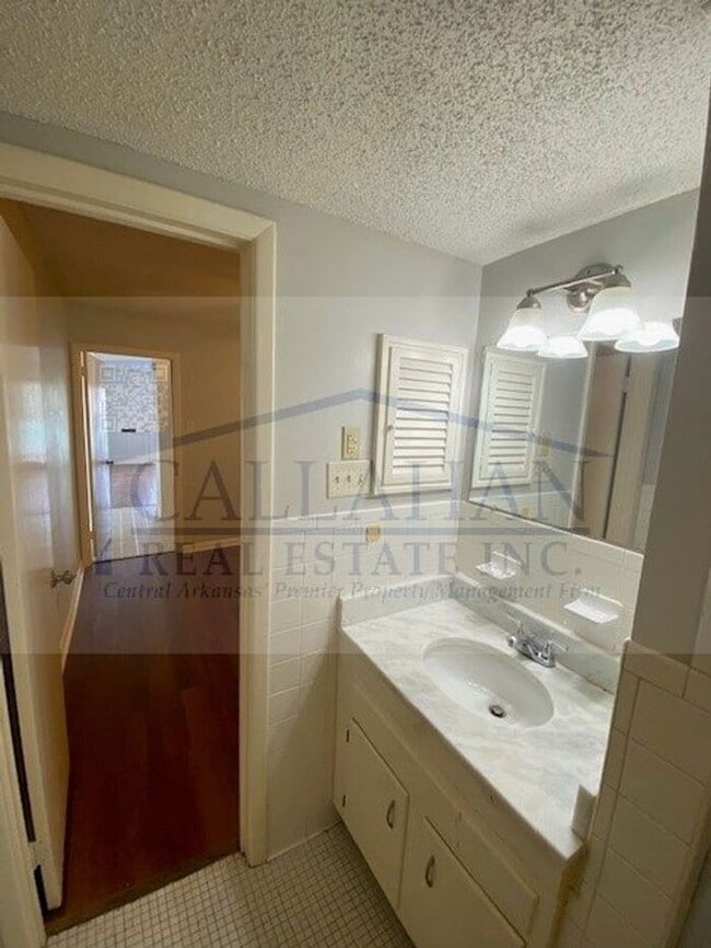 Building Photo - Mid Town 1 Bedroom