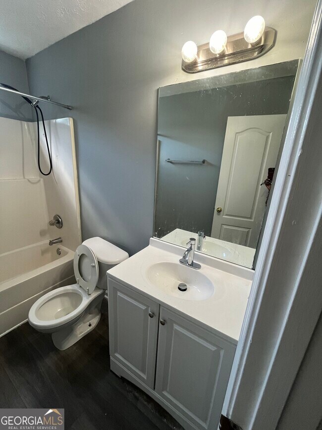 Building Photo - 506 Rosewood Cir