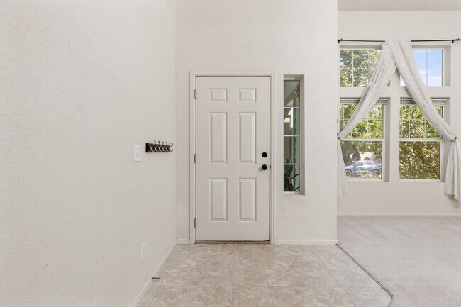 Building Photo - 2021 Falcon Ridge Dr