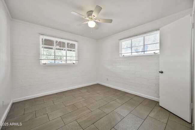 Building Photo - 3001 W Elm St