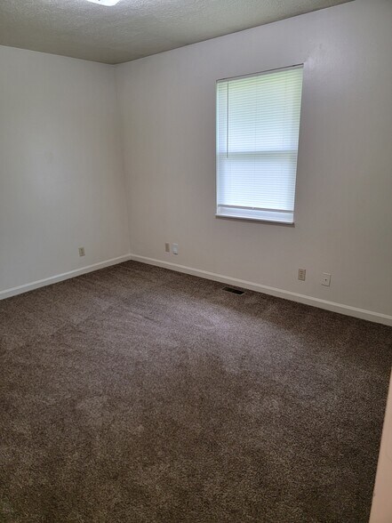 Building Photo - 8446 Shawn Ridge Dr