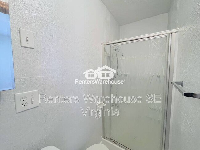 Building Photo - 712 Woodstock Rd