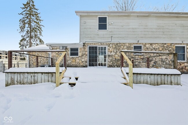 Building Photo - 218 W Main St