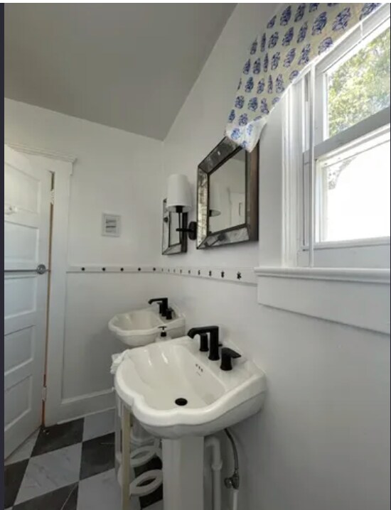Full bathroom - 80 Wyckoff Ave