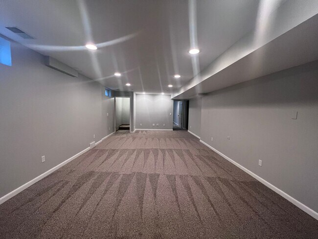 Building Photo - 1795 Forest Lake Dr SE