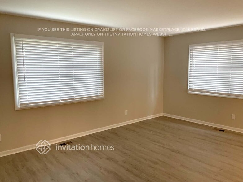 Building Photo - 3034 Woodrow Manor