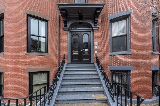 Building Photo - 102 E Brookline St