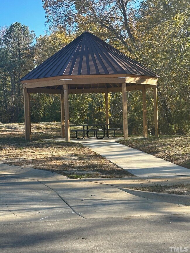 Building Photo - 240 Ribbon Rail St