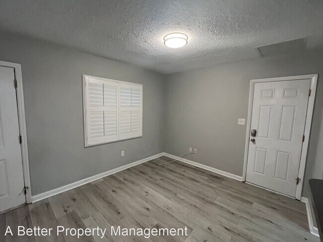 Building Photo - 3 br, 3 bath House - 717 Pinewood Dr