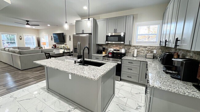 Building Photo - 2813 Mead Rd