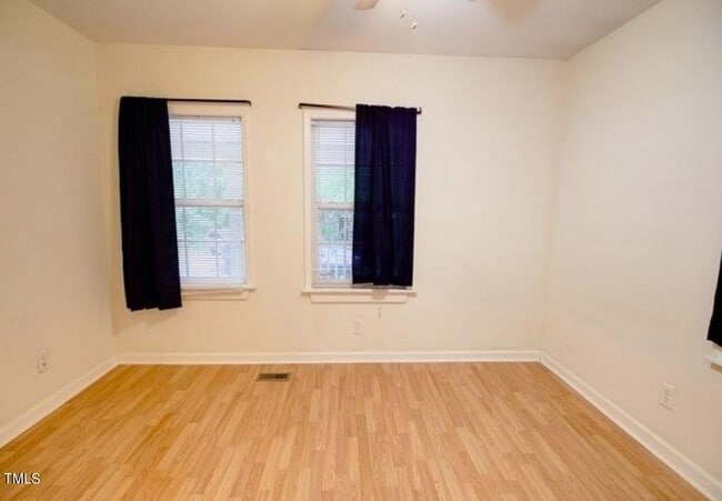 Building Photo - Huge home near in Chapel Hill!