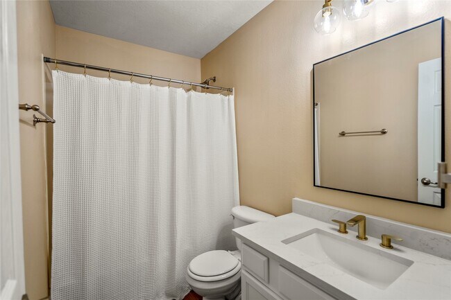 Building Photo - 22 Garden Lodge Pl