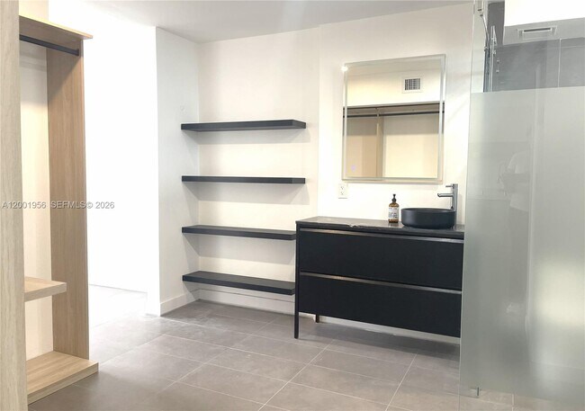 Building Photo - 2861 Leonard Dr