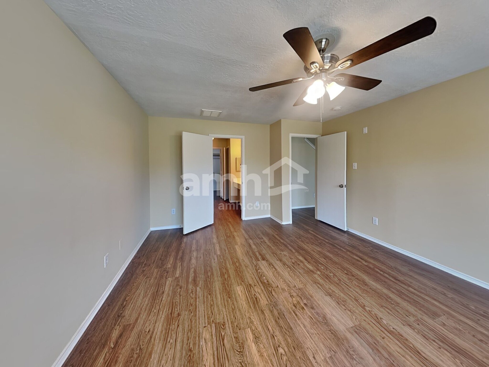 Building Photo - 9530 Belleclarie Ln