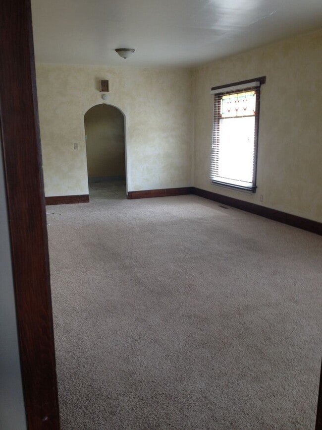Building Photo - 3 Bed 1 Bath House