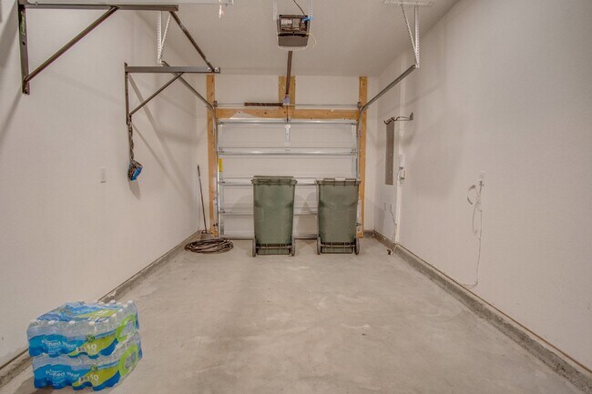 Building Photo - Spacious North Pensacola Townhome Featuring Modern Finishes, Granite Kitchen, Private Garage, Com...