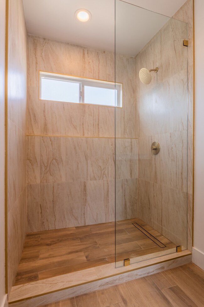 Building Photo - 17601 Hamlin St