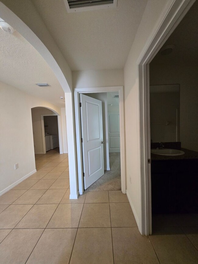 Building Photo - 4  bedroom 2 bath Home for Rent  in the He...