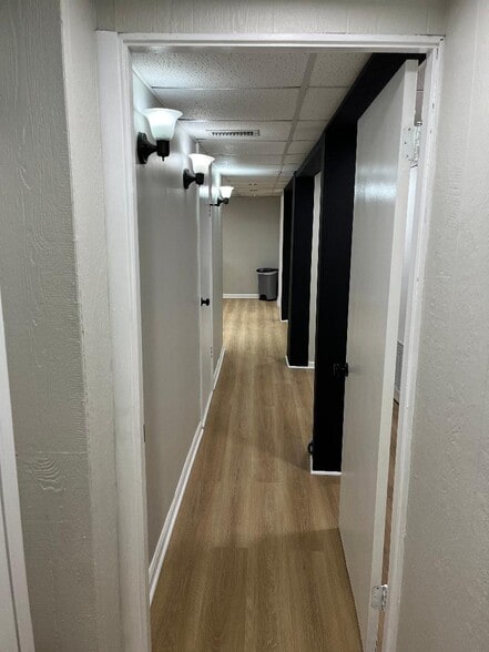 Building Photo - 4523 N Keokuk Ave