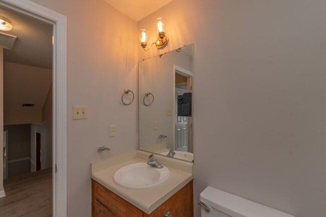 Building Photo - 3 Bed/2.5 Bath House for Rent in Martinez w/ Garage & Fenced Back Yard