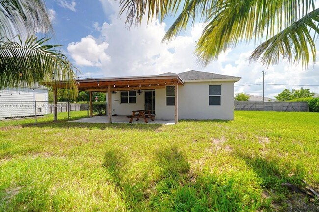 Building Photo - 30600 SW 193rd Ave