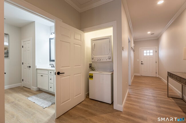 Building Photo - 7 Loomis Rd