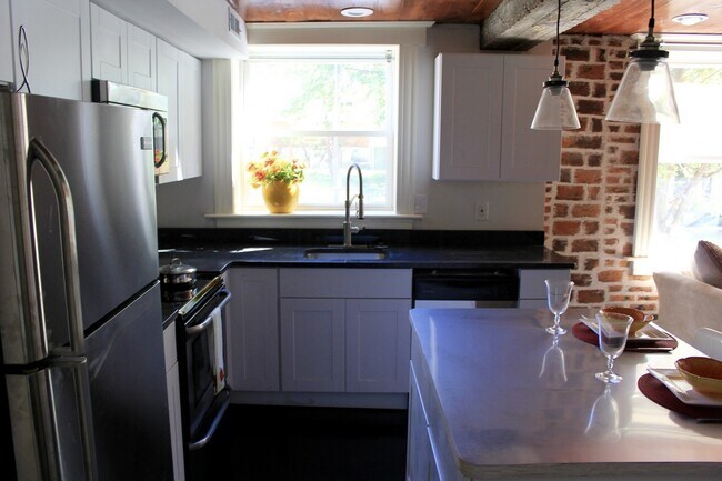 Interior Photo - 3535 Roger