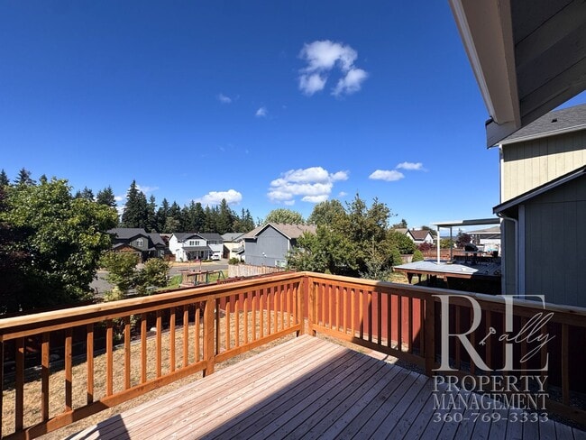 Building Photo - Spacious Bremerton Retreat with Designer Kitchen, Large Fenced Yard & Primary Suite