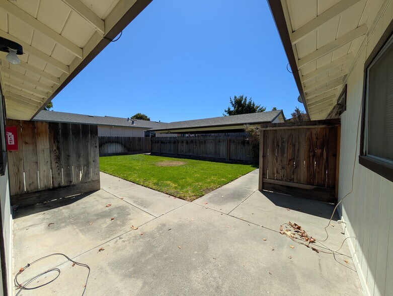 Building Photo - 1551 Memorial Dr