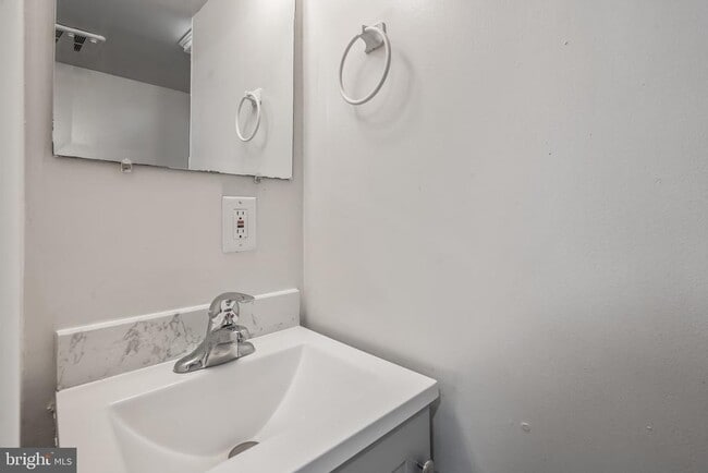 Building Photo - 1222 Oronoco St