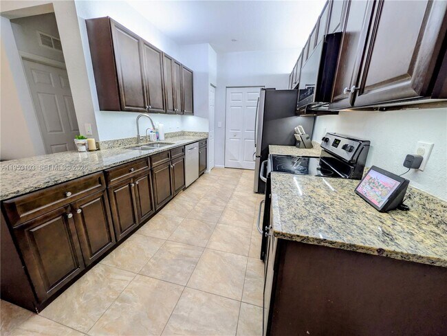 Building Photo - 3561 Forest Hill Blvd