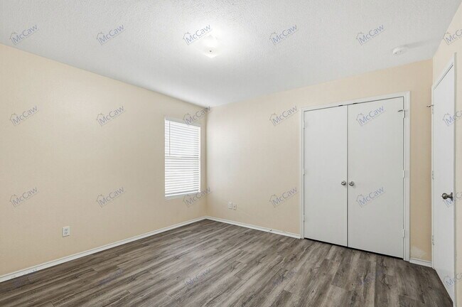 Building Photo - 2543 Barksdale Dr