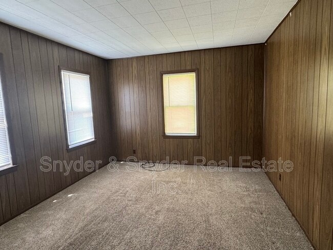 Building Photo - 349 St Leger Ave