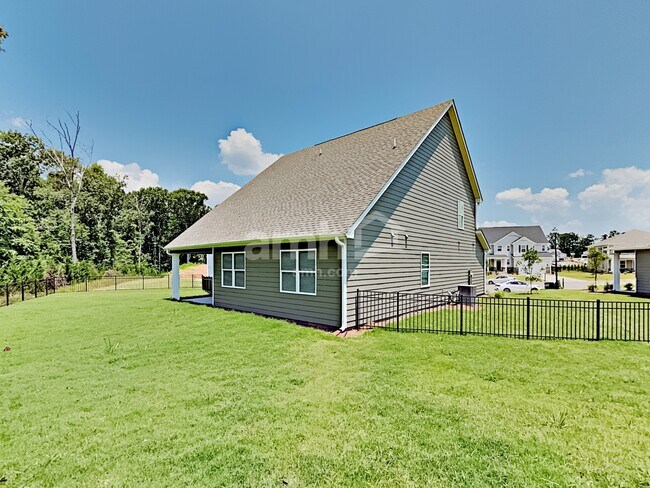 Building Photo - 5235 Smithbriar Dr