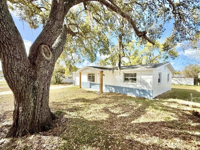 Building Photo - 12909 Kings Manor Ave