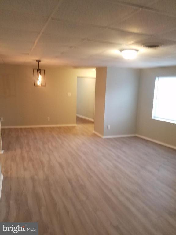 Building Photo - 215 S Pavilion Ave