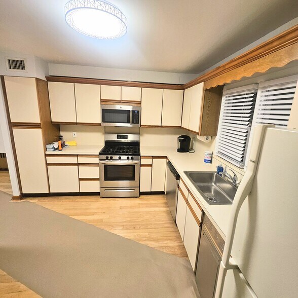 NEW APPLIANCES - 109 Rockwell St