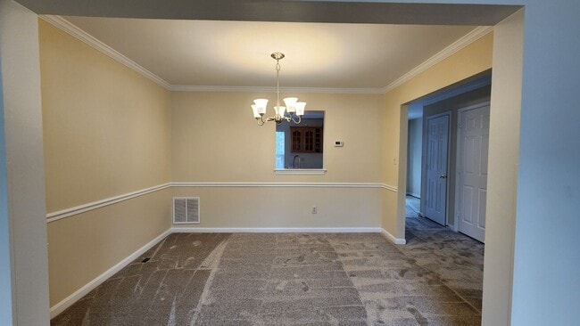 Building Photo - Kingstowne Townhome with Deck and Fenced Yard