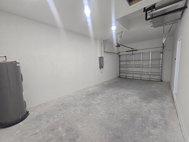 Building Photo - Brand New 2/2/1-PRIME SW LOCATION - Lehigh Acres