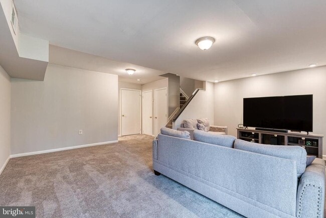 Building Photo - 3 Greenshire Ln