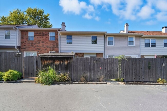 Building Photo - Three Bedroom Condo in West Chester!