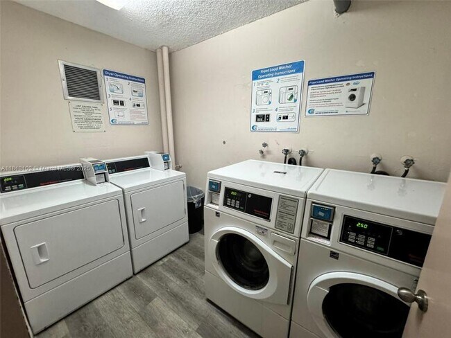Building Photo - 2 bedroom in Miami FL 33179