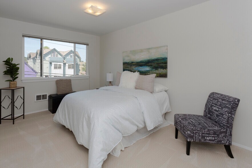 Building Photo - 911 N 73rd St