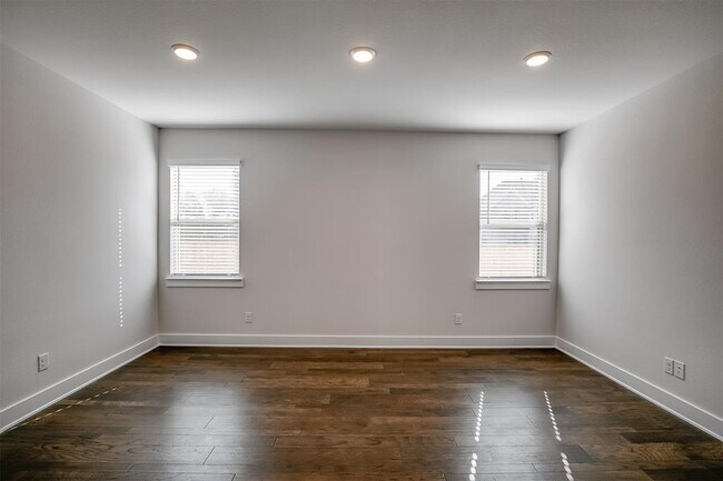 Building Photo - 2900 Miletto Dr