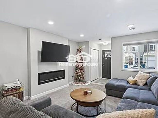 Building Photo - 25584 3rd St W